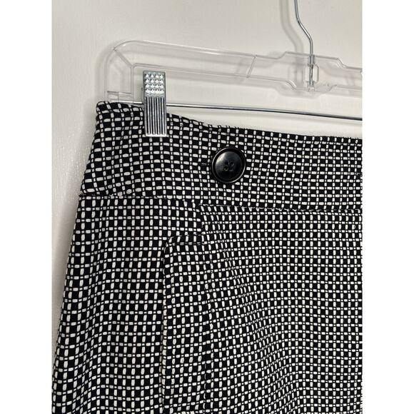 ANN TAYLOR Black and White Check Skirt Two Statement Buttons in the Front Size 8 - Picture 3 of 9